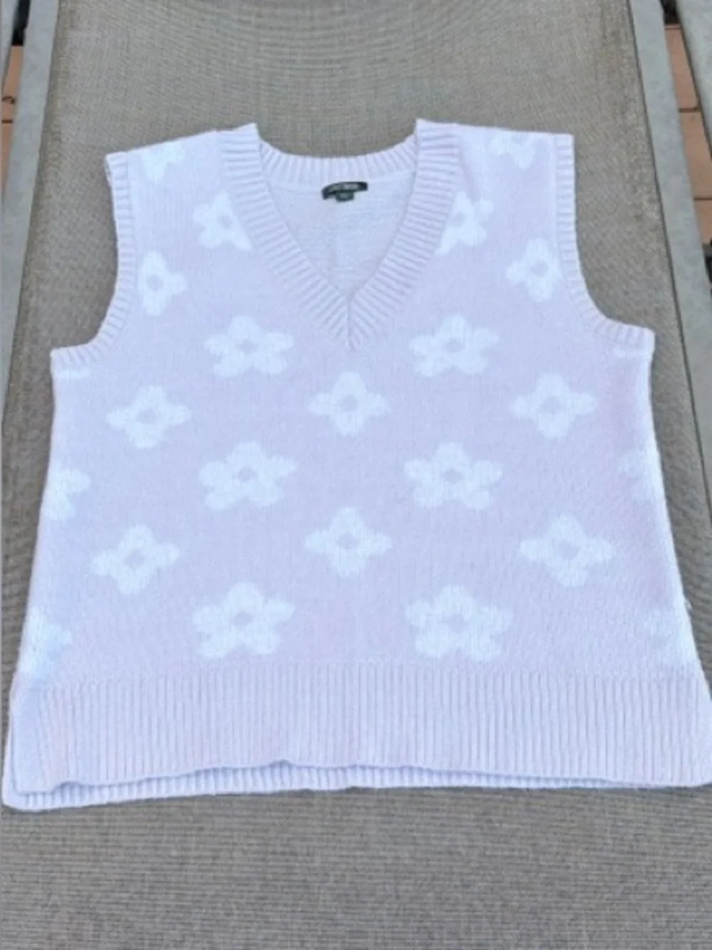 Wild Fable Lavender Retro Floral Sweater Vest great condition young adult size L
